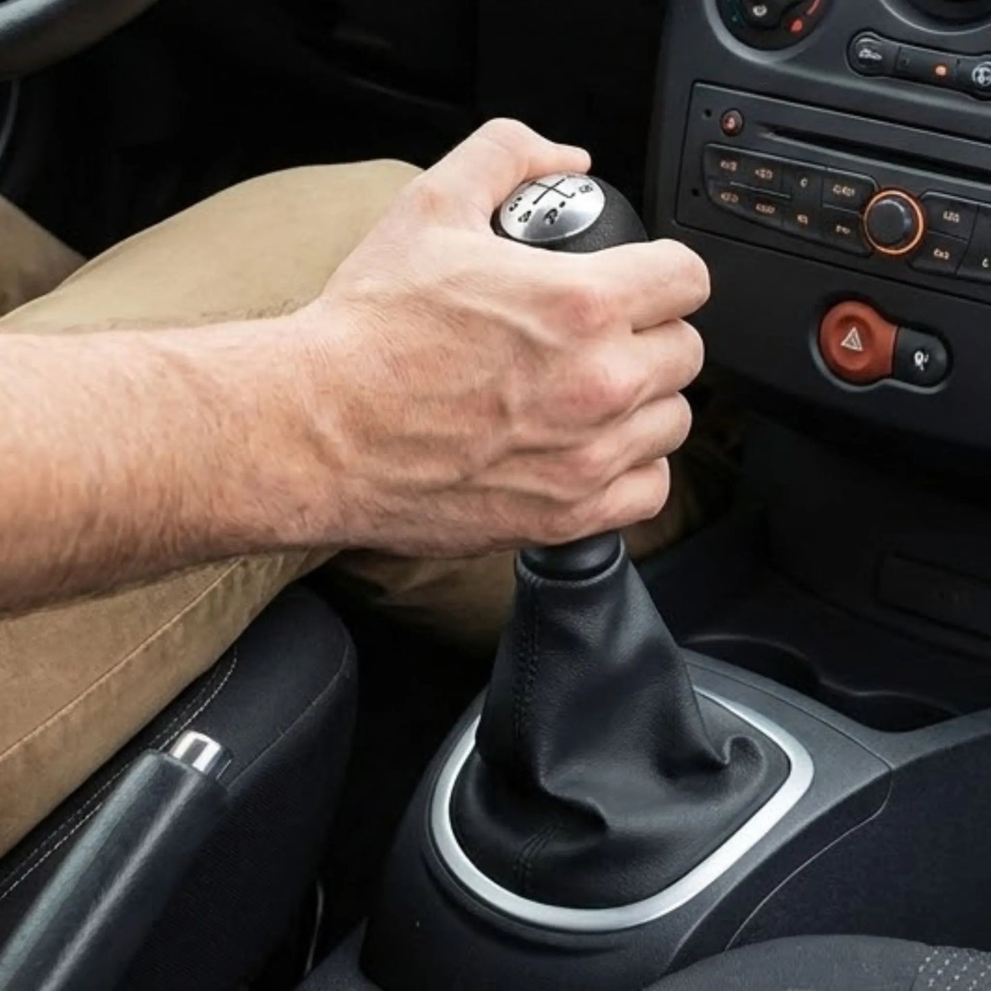 Changer pommeau de vitesse pour Clio 3 avec installation sur levier de vitesse Renault Clio 3